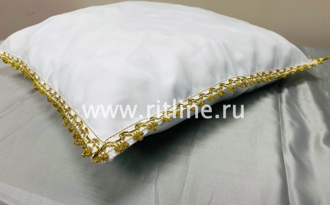 Подушка, габардин, тесьма белая с золотом, 50*45, цв. белый "FITTONE"