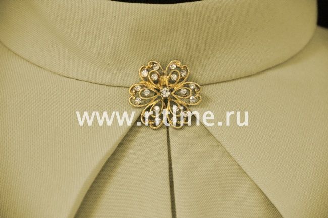 Саван габардиновый "LUXE" с брошью, цв. бежевый FITTONE